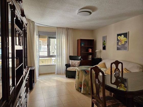 Foto 1 de Pis en lloguer a Belén - San Roque de 3 habitacions amb mobles i balcó