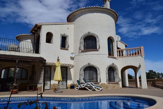Foto 2 de Xalet en venda a Zona Pueblo de 4 habitacions amb terrassa i piscina