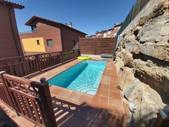 Foto 1 de Venta de casa en Caldes de Montbui de 4 habitaciones con terraza y piscina