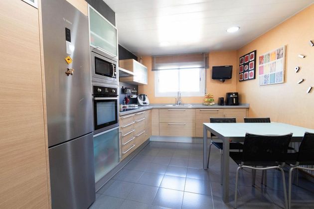 Foto 2 de Dúplex en venda a Vallparadís de 4 habitacions amb terrassa i garatge
