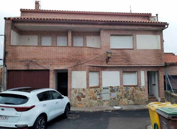 Foto 1 de Casa adossada en venda a Cadalso de los Vidrios de 3 habitacions amb terrassa i garatge