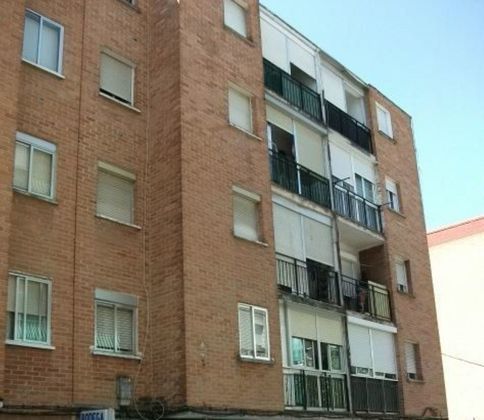 Foto 2 de Pis en venda a Zona Renfe de 2 habitacions amb terrassa i balcó