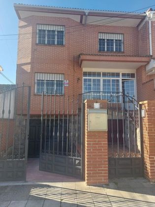 Foto 1 de Casa adosada en venta en El Pijorro de 4 habitaciones con terraza y piscina