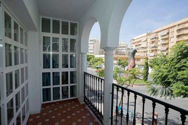 Foto 1 de Pis en venda a Zona Puerto Deportivo de 3 habitacions amb terrassa i jardí
