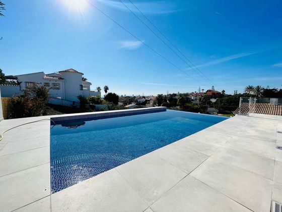 Foto 1 de Casa en venda a El Faro de Calaburra - Chaparral de 4 habitacions amb terrassa i piscina