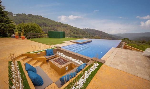 Foto 2 de Casa rural en venda a Bruc, El de 4 habitacions amb terrassa i piscina