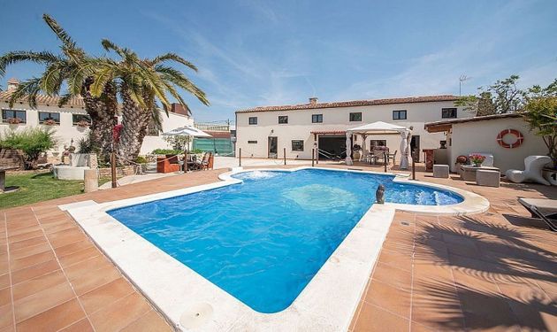Foto 1 de Xalet en venda a Vilobí del Penedès de 5 habitacions amb terrassa i piscina