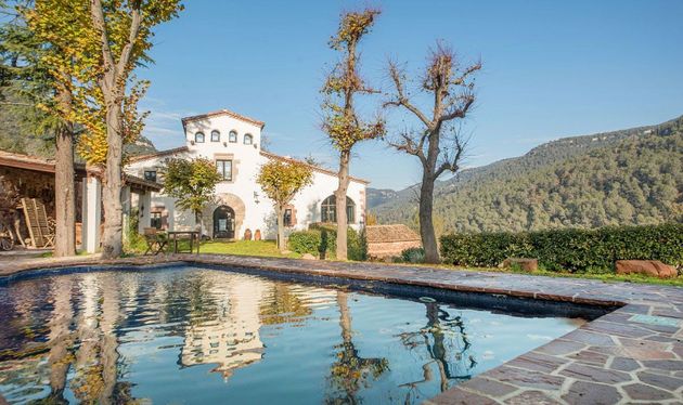 Foto 2 de Casa rural en venda a Figaró-Montmany de 9 habitacions amb terrassa i piscina