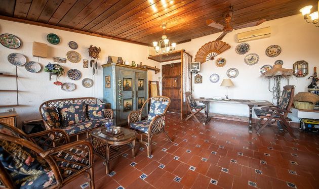 Foto 2 de Casa en venda a Castellví de la Marca de 9 habitacions amb terrassa i piscina