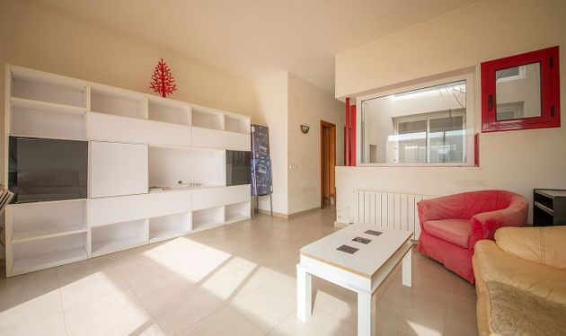 Foto 1 de Casa en venta en Sant Cugat Sesgarrigues de 4 habitaciones con terraza y piscina