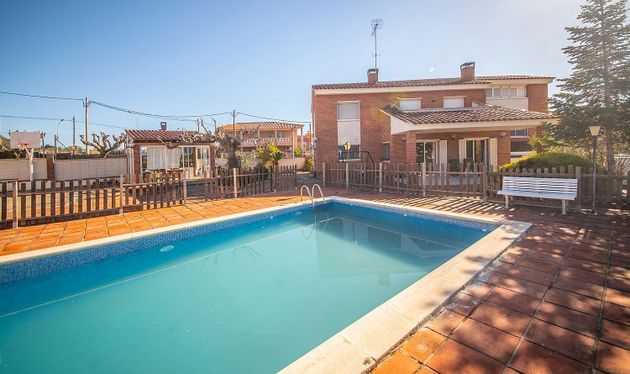 Foto 1 de Xalet en venda a Torrelles de Foix de 5 habitacions amb terrassa i piscina