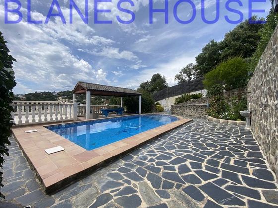 Foto 1 de Casa en venda a calle Eucaliptus de 6 habitacions amb terrassa i piscina