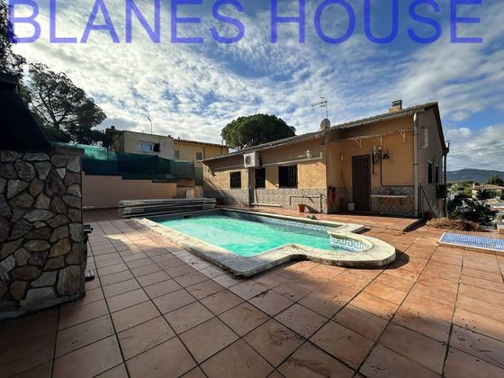 Foto 1 de Casa en venda a calle De L'orquídea de 4 habitacions amb terrassa i piscina