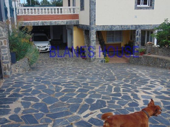 Foto 2 de Casa en venta en Riudarenes de 7 habitaciones con terraza y piscina