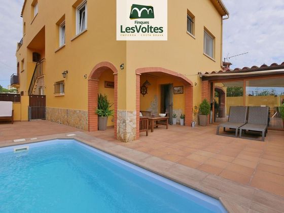 Foto 1 de Xalet en venda a Vila de Palafrugell - Llofriu - Barceloneta de 8 habitacions amb terrassa i piscina