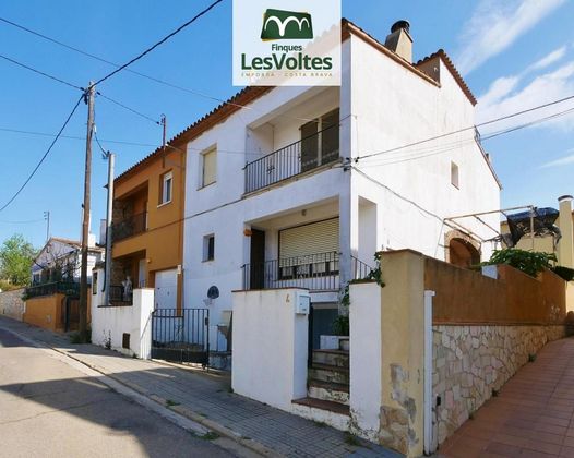 Foto 1 de Casa en venda a calle D'isabel II de 4 habitacions amb terrassa i garatge