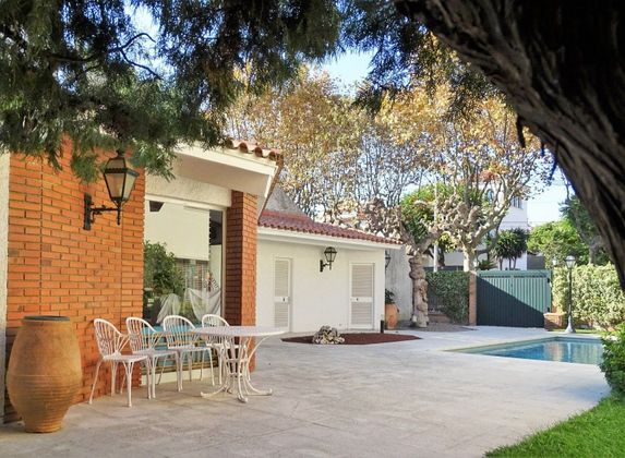 Foto 1 de Xalet en venda a Vilassar de Mar de 6 habitacions amb terrassa i piscina