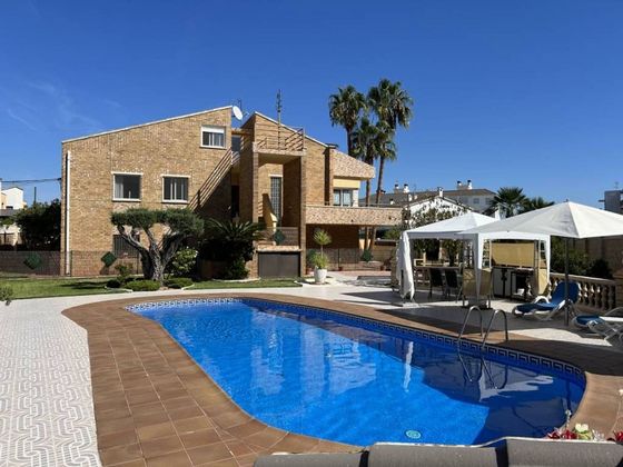 Foto 1 de Xalet en venda a Coma-Ruga de 7 habitacions amb terrassa i piscina