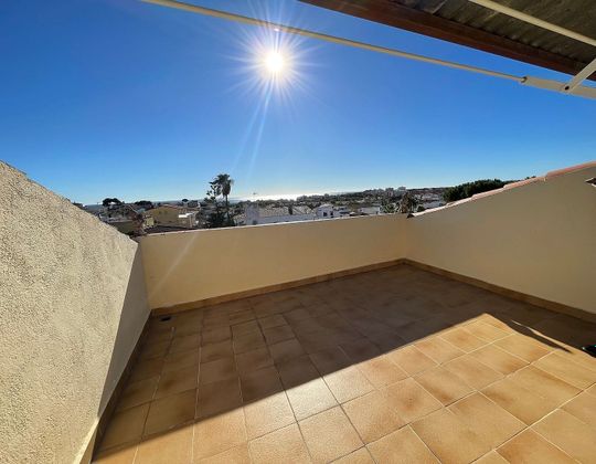 Foto 1 de Casa en venta en Clarà de 4 habitaciones con terraza y piscina