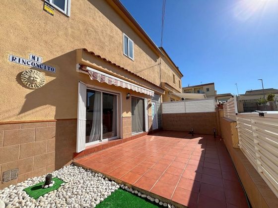 Foto 1 de Casa en venda a Santa Oliva de 3 habitacions amb terrassa i jardí