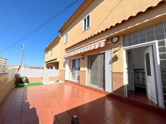 Foto 2 de Casa en venda a Santa Oliva de 3 habitacions amb terrassa i jardí