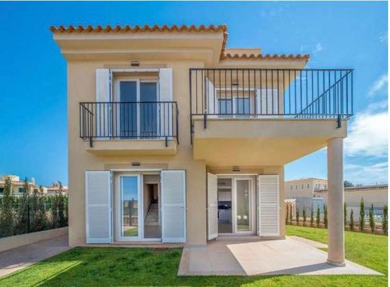 Foto 1 de Chalet en venta en calle De Sa Vinyola de 2 habitaciones con terraza y piscina