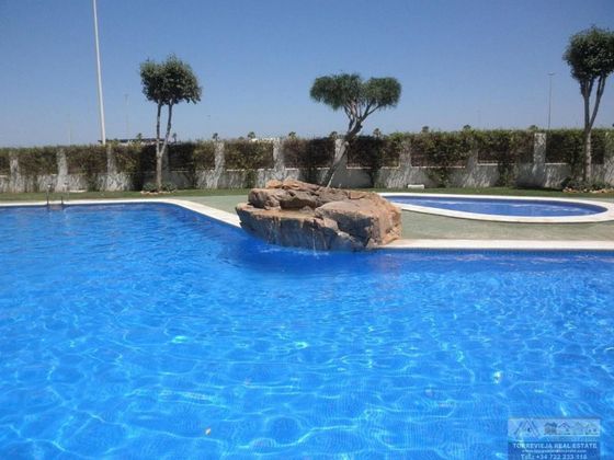 Foto 2 de Pis en venda a Puerto Deportivo de 3 habitacions amb terrassa i piscina