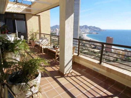 Foto 1 de Àtic en venda a Playa de Poniente de 4 habitacions amb terrassa i piscina