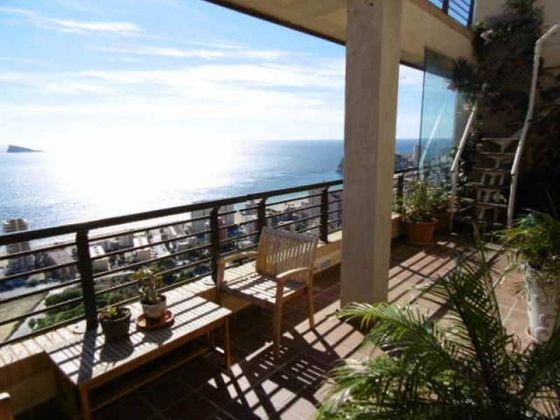 Foto 2 de Àtic en venda a Playa de Poniente de 4 habitacions amb terrassa i piscina