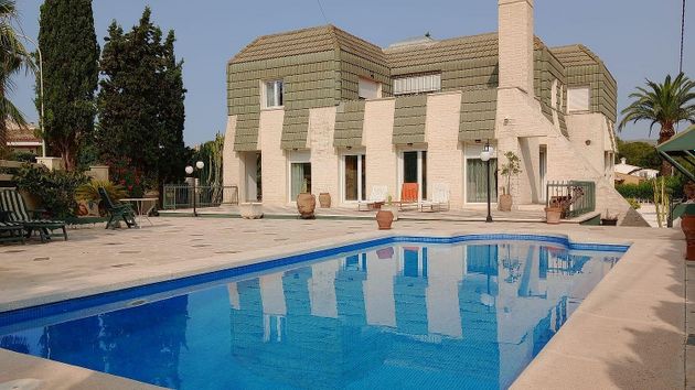 Foto 1 de Chalet en venta en Rincón de Loix de 5 habitaciones con terraza y piscina