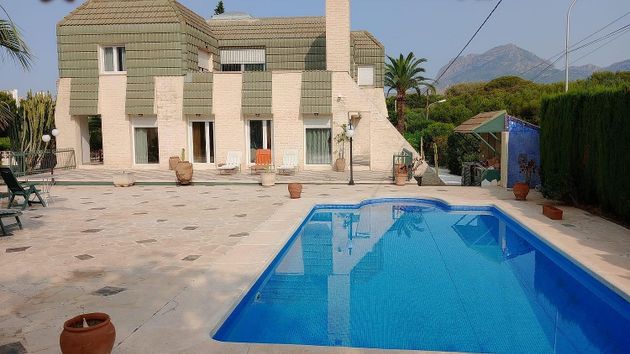 Foto 2 de Chalet en venta en Rincón de Loix de 5 habitaciones con terraza y piscina