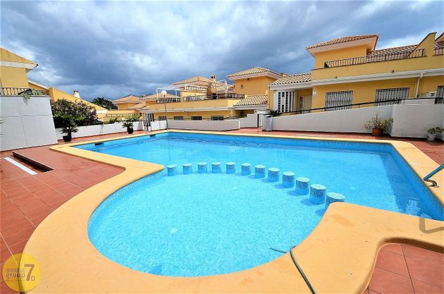 Foto 1 de Venta de casa en Alfaz del Pi Pueblo-Urbanizaciones de 4 habitaciones con terraza y piscina