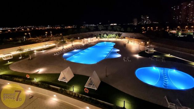 Foto 2 de Piso en venta en Playa de Poniente de 2 habitaciones con terraza y piscina