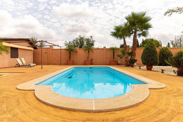 Foto 1 de Venta de chalet en Novelda de 4 habitaciones con terraza y piscina