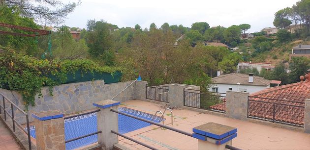 Foto 1 de Venta de casa adosada en Castellnou - Can Mir - Sant Muç de 5 habitaciones con terraza y piscina