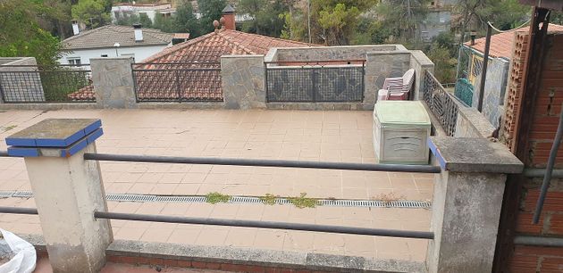 Foto 2 de Venta de casa adosada en Castellnou - Can Mir - Sant Muç de 5 habitaciones con terraza y piscina