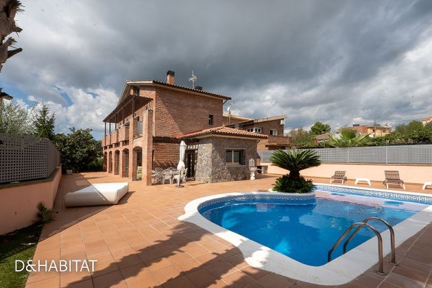 Foto 2 de Venta de chalet en Viladecavalls de 5 habitaciones con terraza y piscina