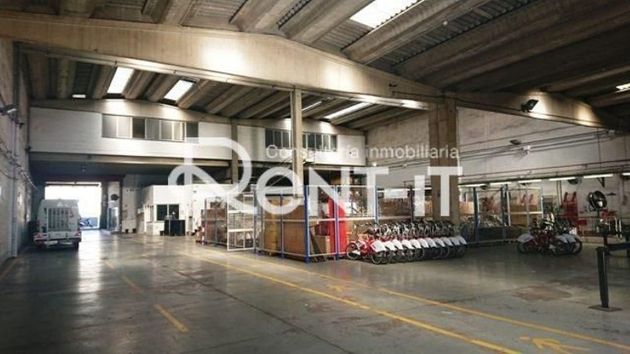 Foto 2 de Nave en venta en La Marina del Prat Vermell de 2295 m²