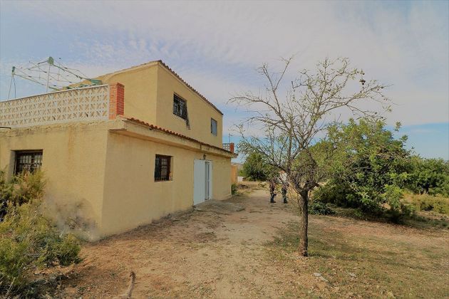 Foto 1 de Venta de chalet en Vilamarxant de 5 habitaciones con terraza y jardín