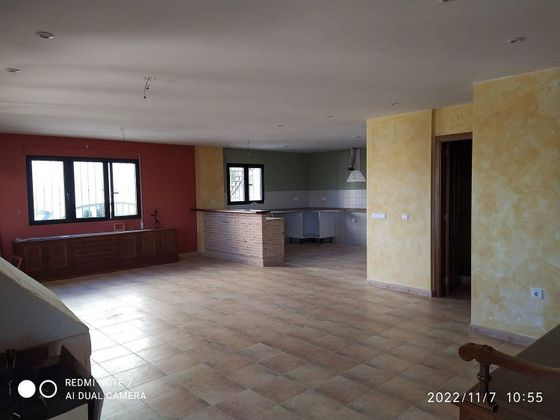 Foto 2 de Casa en venda a Castellnovo de 4 habitacions amb terrassa i garatge