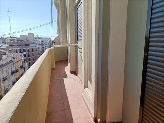 Foto 1 de Pis en lloguer a Gran Vía de 4 habitacions amb balcó i calefacció