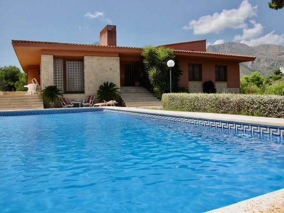 Foto 1 de Chalet en venta en Nucia (la) de 3 habitaciones con terraza y piscina