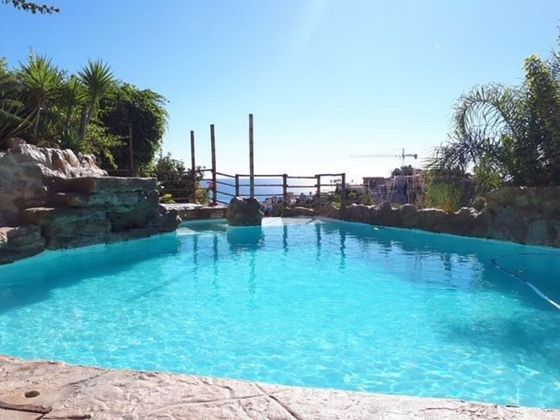 Foto 1 de Chalet en venta en Pueblo Español-Coveta Fumá de 9 habitaciones con terraza y piscina