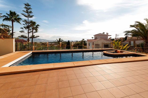 Foto 2 de Venta de chalet en calle Panama de 4 habitaciones con terraza y piscina