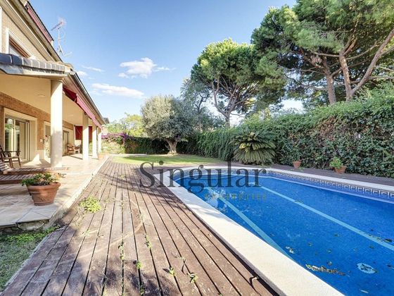 Foto 2 de Xalet en venda a Ciutat Diagonal - La Miranda - La Mallola de 5 habitacions amb terrassa i piscina