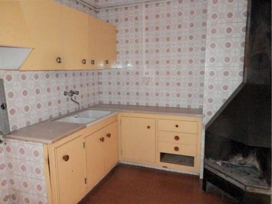 Foto 2 de Pis en venda a Roda de Ter de 3 habitacions amb balcó i calefacció