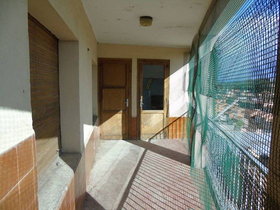 Foto 1 de Venta de piso en Torelló de 4 habitaciones con terraza y balcón