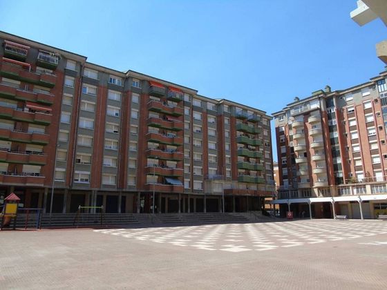 Foto 2 de Venta de piso en Estadi-Horta Vermella-Santa Anna de 4 habitaciones con ascensor