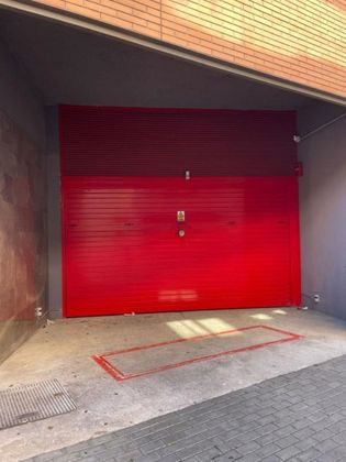 Foto 2 de Garaje en venta en La Sagrera de 3 m²