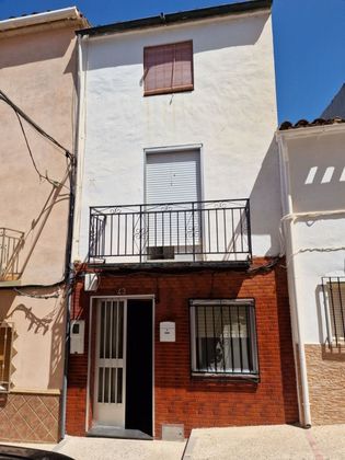 Foto 1 de Venta de casa adosada en Valdepeñas de Jaén de 5 habitaciones con terraza